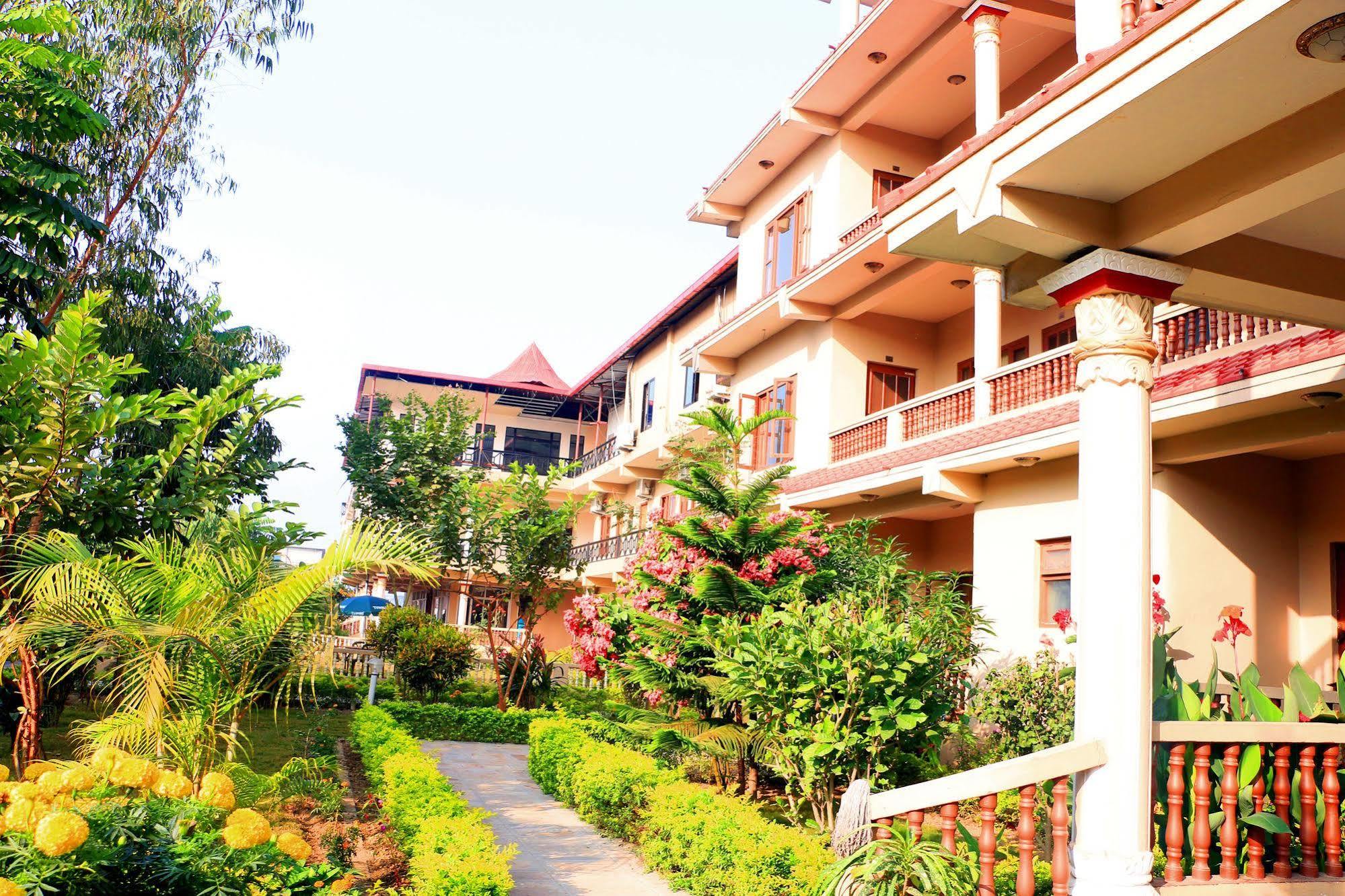Hotel Royal Safari Саураха Экстерьер фото